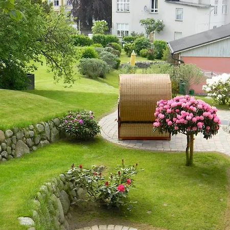 In Mit Schwimmbecken Semesterbostad Goehren (Ruegen)