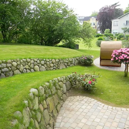 In Mit Schwimmbecken بيت للعطل