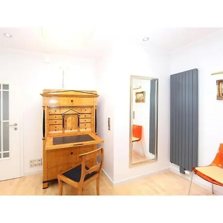 In Mit Schwimmbecken *