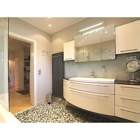 In Mit Schwimmbecken Semesterbostad Goehren (Ruegen)