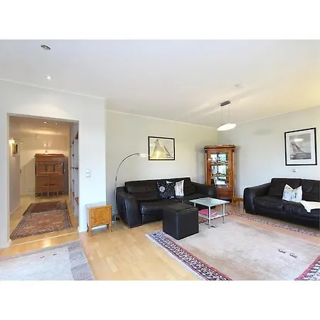 In Mit Schwimmbecken