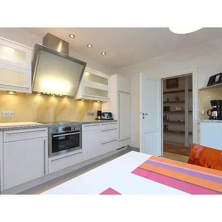 In Mit Schwimmbecken Semesterbostad *