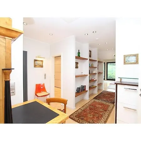 In Mit Schwimmbecken